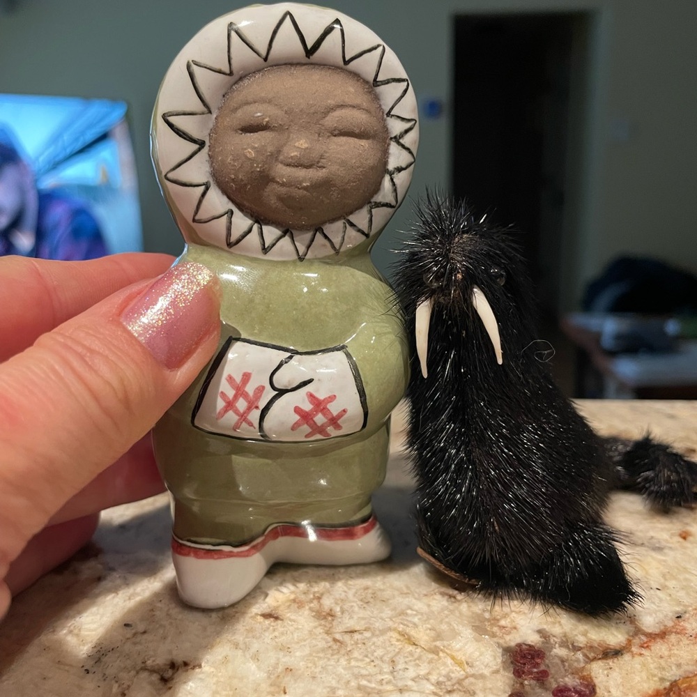 Vintage ceramic Eskimos